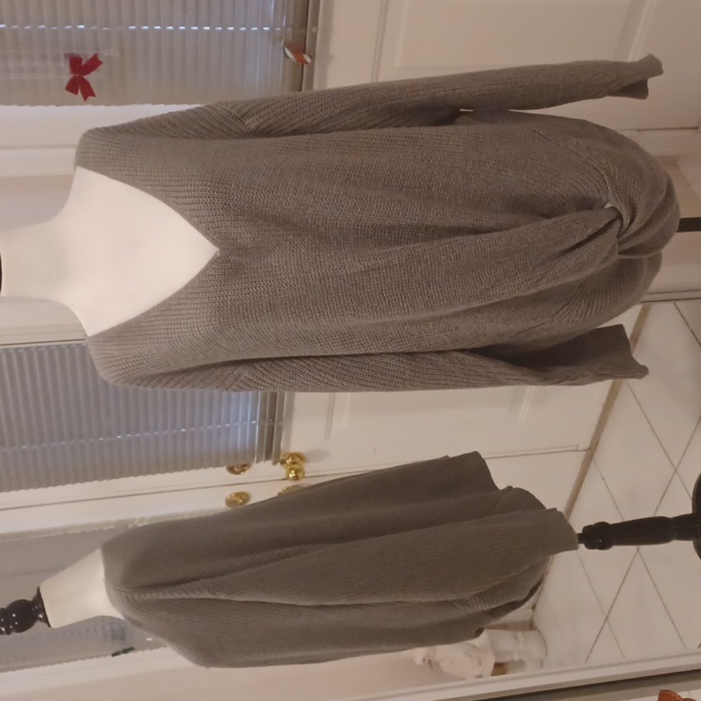 4/$40 New Gray Knitted Knit Sweater - Size 2XL (US16)